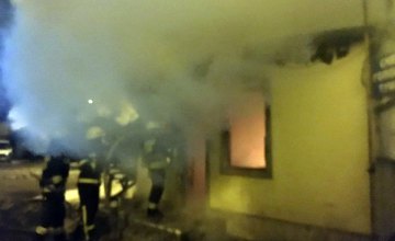 В Самарском районе Днепра загорелось заброшенное здание