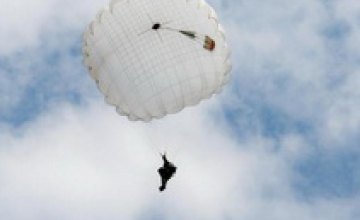 В Сумской области женщина-милиционер погибла во время прыжка с парашютом