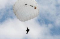 В Сумской области женщина-милиционер погибла во время прыжка с парашютом