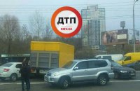 В Киеве на пр. Лобановского столкнулись 6 автомобилей, движение остановлено (ФОТО)