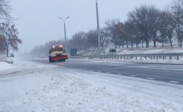 ​На Днепропетровщине за последние сутки на дорогах работало более 100 единиц техники 