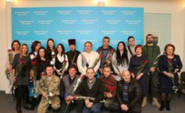 35 волонтеров Днепропетровска получили почетные награды от городского головы