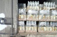 На Днепропетровщине задержали жителя Донецка, который незаконно перевозил 11,5 тыс бутылок водки