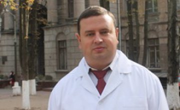 Я продолжаю исполнять обязанности ректора Днепропетровской медакадемии и ежедневно нахожусь на рабочем месте, - Александр Родинс