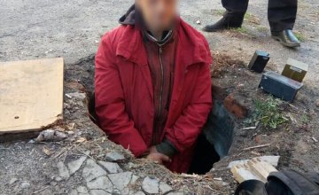 В Новокодакском районе Днепра неизвестный залез в люк и пытался украсть кабель
