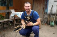 В Днепропетровской области спасли щенка упавшего в 20-ти метровый колодец  (ФОТО)