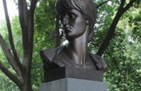 В Киеве открыли памятник Анне Ахматовой