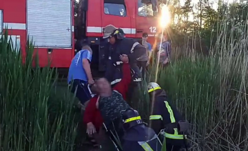 В Кривом Роге с моста в воду упал мужчина: пострадавшего спасли чрезвычайники