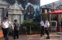 В Гонконге в парке аттракционов мужчину убило гробом