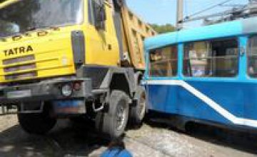 В Одессе трамвай столкнулся с грузовиком: 8 пострадавших