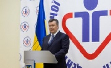 Зарплата медиков должна ежегодно расти не менее чем на 10% , - Янукович 