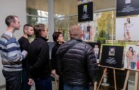 ​В ДнепрОГА открыли фотовыставку, посвященную бойцам АТО и их семьям 