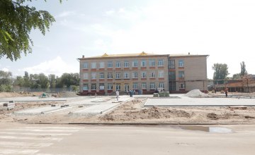 ​Термомодернизация и удобные спортивные площадки: в Днепре продолжается реновация школ