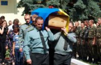 В Днепропетровске простились с офицером, погибшим во время нападения на блокпост в Донецкой области (ФОТО)