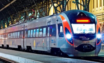 Скоростной поезд из Киева в Запорожье осуществит дополнительные рейсы в преддверии и во время праздничных выходных в марте