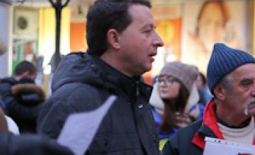 Евромайдан в Днепропетровске: спикеры митинга призывают студентов не ходить на пары и ехать в Киев