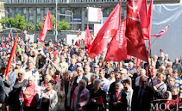 В Днепропетровске на площади Ленина коммунисты провели митинг борьбы трудящихся за свои права