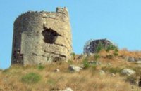 Ничто не вечно: дождь разрушил часть крепости XIV века в Крыму