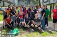 Молодь Дніпра разом з екологами влаштувала прибирання прибережної зони