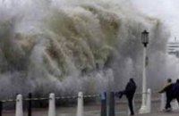 В Японии бушует мощный тайфун Ногури: 10 человек получили ранения