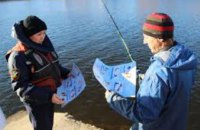 Спасатели рассказали, как безопаснее ходить на зимнюю рыбалку