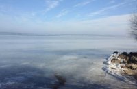 В Днепре на Фрунзенском канале под лед провалилось трое детей