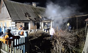 В Никопольском районе горел одноэтажный дом: владелец дома получил ожоги дыхательных путей и правой нижней конечности