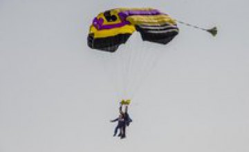 Новая патриотическая акция от ДнепрОГА - тяжелораненые бойцы прыгали с парашютом
