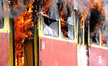Из-за обрыва высоковольтной линии в Кривом Роге загорелся трамвай