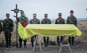 Завтра в Днепропетровске похоронят 21 неопознанного солдата АТО