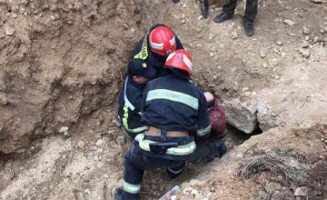 В Черновецкой области мужчину засыпало землей в песчаном  карьере (ФОТО)