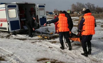 На Днепропетровщине мужчина провалился под лед (ФОТО)