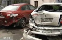 В Киеве пожарная машина спешила на вызов и протаранила 5 машин