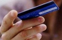 Фастфуды и магазины обяжут принимать платежные карты