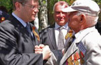 Александр Вилкул посетил областной госпиталь ветеранов войны