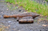 В Каменском на территории завода обнаружили артиллерийские снаряды