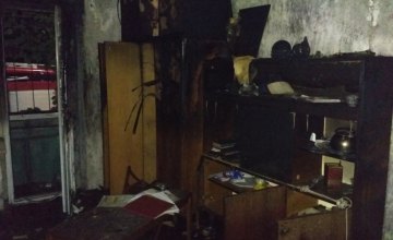 В Кривом Роге пожарные спасли 4-летнего ребенка из горящей мноэтажки
