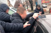 В Запорожской области задержали полицейского, который требовал от киевлянина взятку в 2,5 тыс. долл