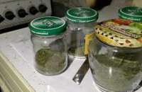 В Кривом Роге мужчина хранил дома около 1 кг марихуаны 