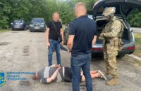 Продавали вогнепальну зброю та наркотики: на Дніпропетровщині затримали міжрегіональну злочинну групу 