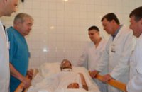 В больницу Мечникова доставили бойца с тяжелыми осколочными ранениями