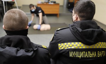 Відпрацьовували навички на манекенах: для фахівців КП «Муніципальна варта» провели курси з надання домедичної допомоги 