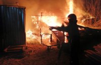 В Павлограде случился пожар в гаражном кооперативе: сгорело здание и авто (ВИДЕО)