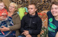 У патронатних родинах Дніпропетровщини виховуються 27 дітей