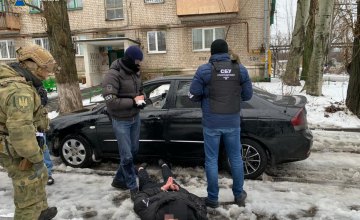 Группа преступников на Днепропетровщине занималась вымогательством денег у граждан, угрожая физической расправой