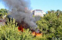 Сотрудники ГСЧС ликвидировали пожар в балке между ул. Гоголя и ул. Чернышевского