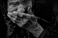 83-летняя айзербайджанка не может уехать из Днепра на родину 