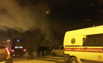 Ночью в центре Днепра загорелось заброшенное здание