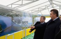 Янукович высоко оценил темпы строительства Днепропетровской объездной дороги (ФОТО)