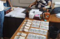 На Днепропетровщине чиновники попались на взятке 20 000 гривен 